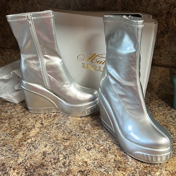 NIB Mata silver wedge platform boots - Picture 5 of 6